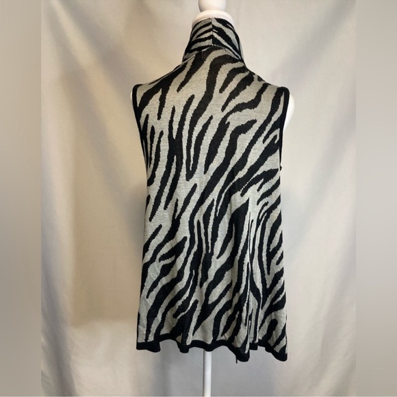 Art And Soul Black and White Zebra Pattern Vest - Picture 3 of 6